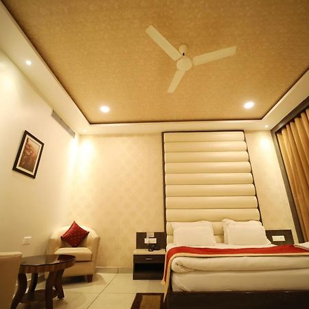 Hotel Panchsheel Ayodhya Exteriör bild